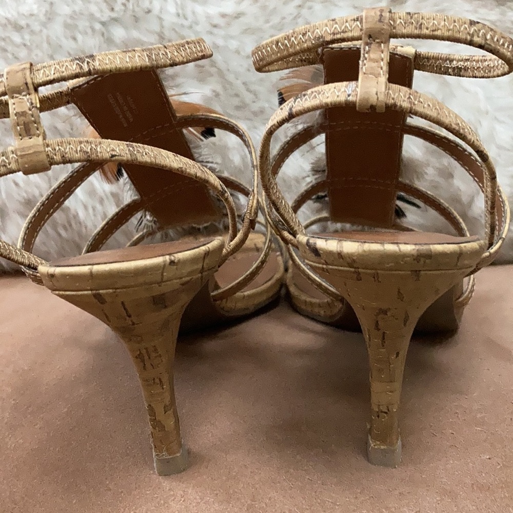 Cork sandals with feathers sz 7 non slip bottom. Aprox 3” high. New!! - Picture 6 of 11